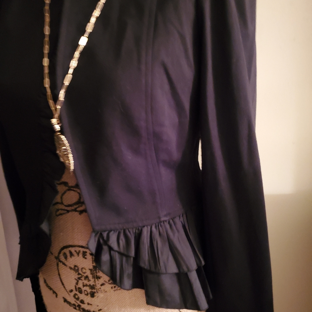 Ruffled jacket - Picture 2 of 3